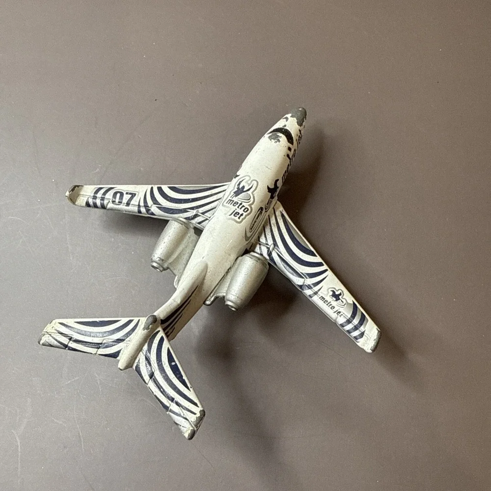Vintage 2002 Matchbox METRO JET Plane Diecast with White/Blue  Zebra Design 4
